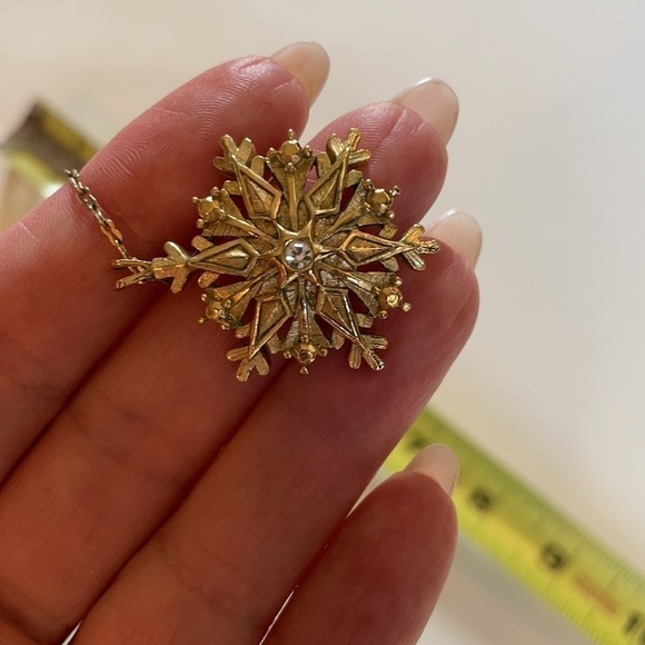 Gold Snowflake Necklace - Picture 4 of 4